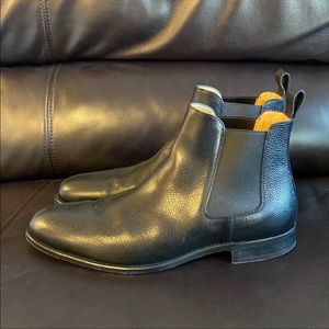 Gently worn! Mens Taft Hiro Chelsea Boot Size 11. Black Genuine Leather.